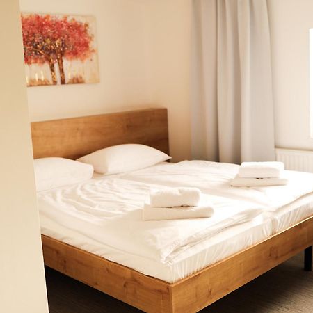 Golden Golem Hotel & Spa Прага Экстерьер фото