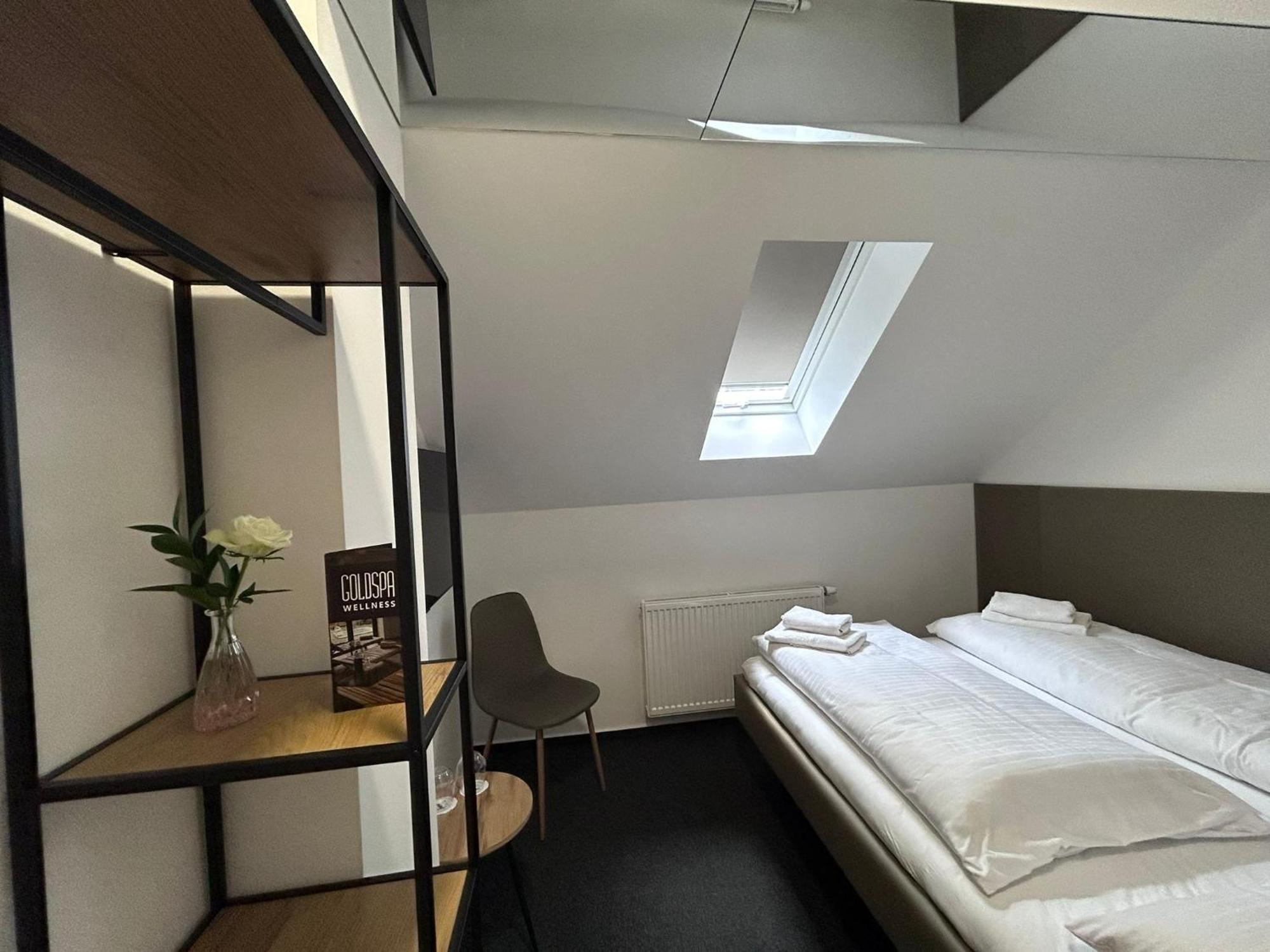 Golden Golem Hotel & Spa Прага Экстерьер фото