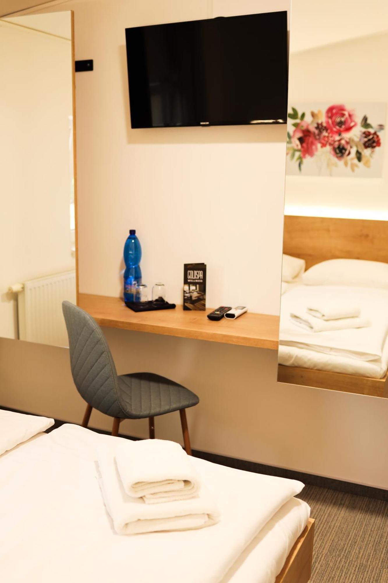 Golden Golem Hotel & Spa Прага Экстерьер фото