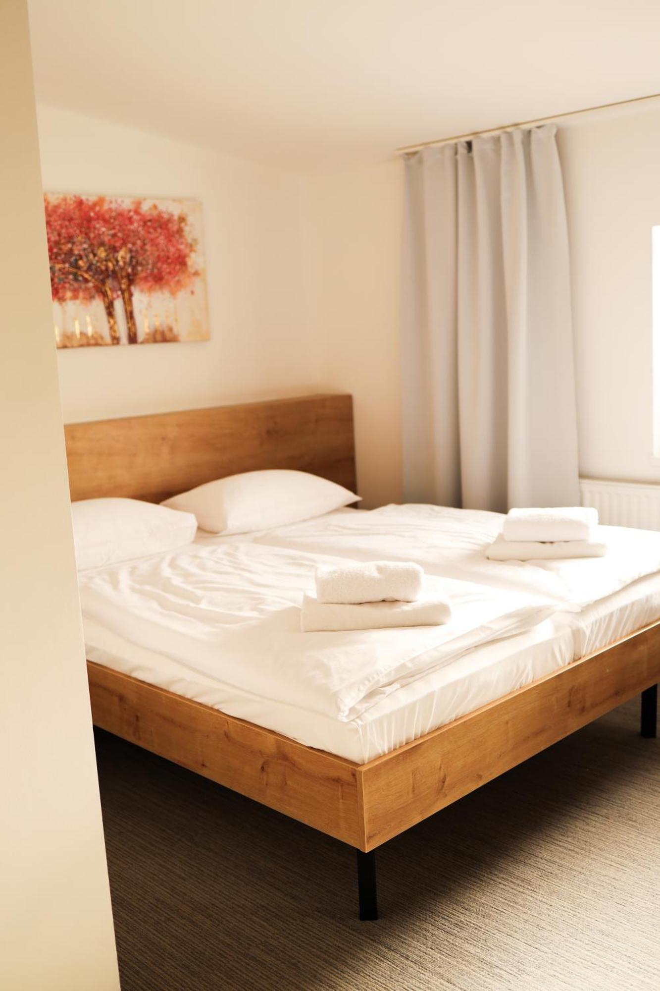 Golden Golem Hotel & Spa Прага Экстерьер фото
