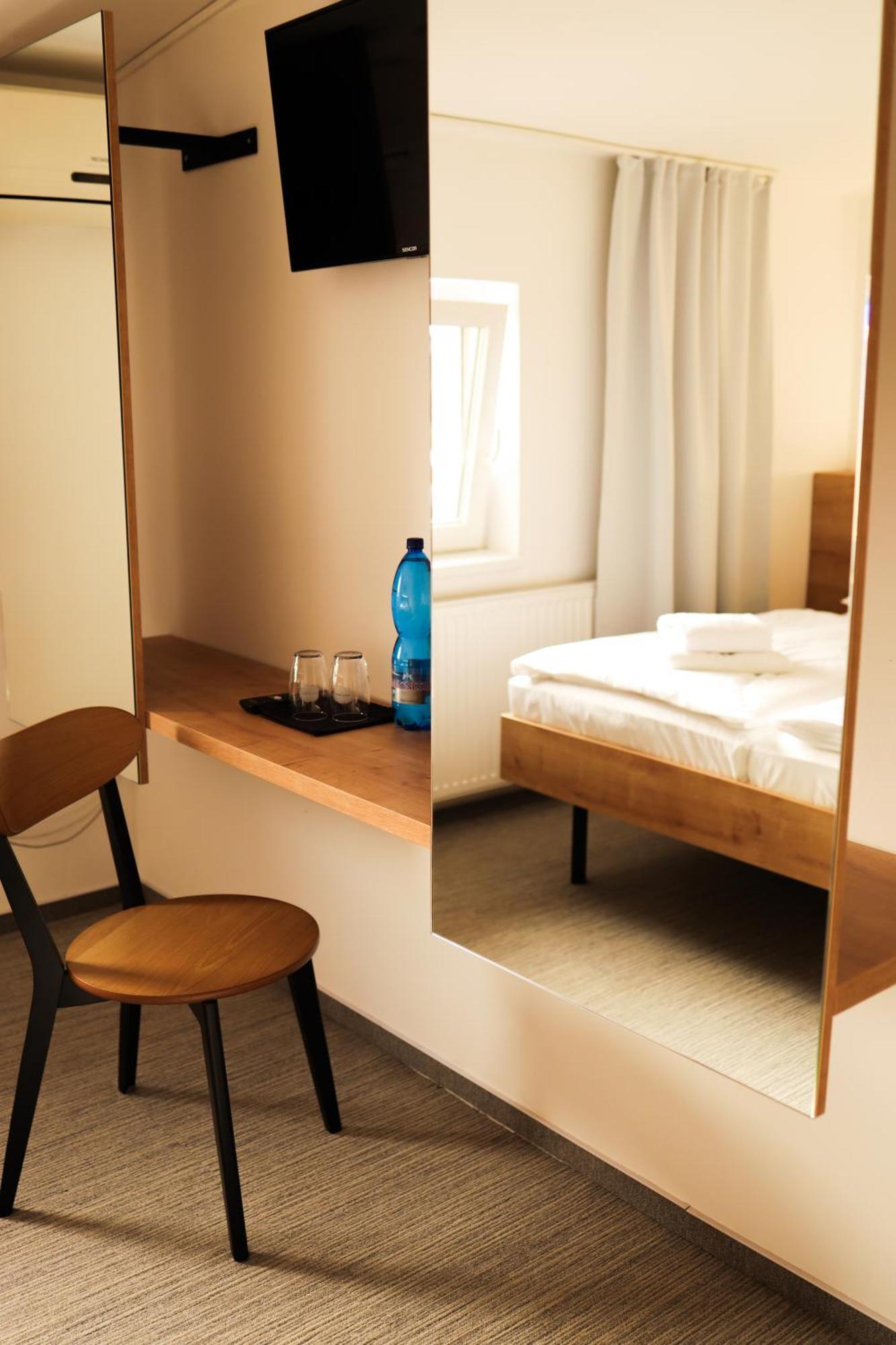 Golden Golem Hotel & Spa Прага Экстерьер фото