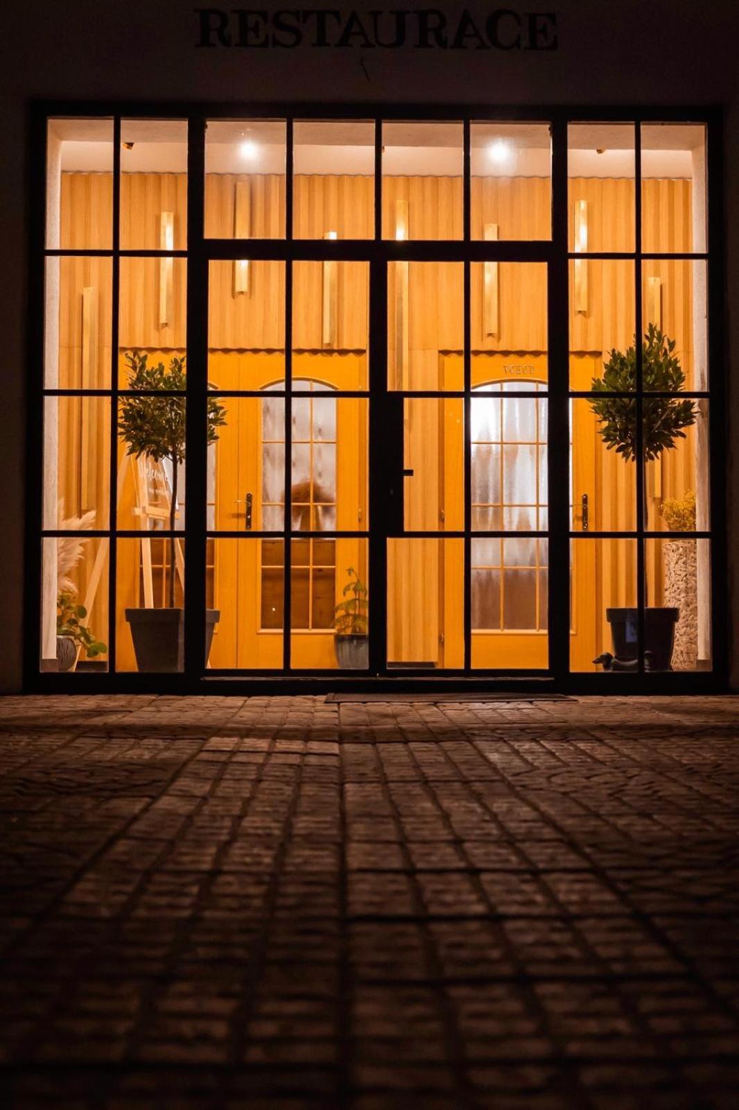 Golden Golem Hotel & Spa Прага Экстерьер фото
