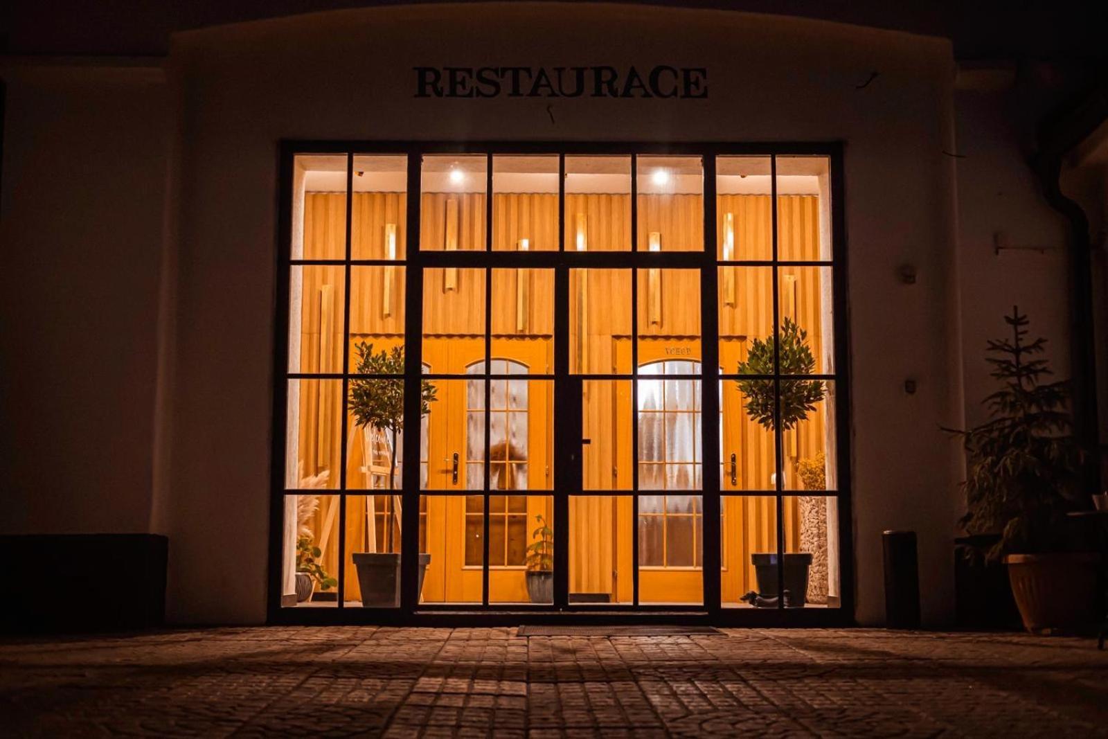 Golden Golem Hotel & Spa Прага Экстерьер фото