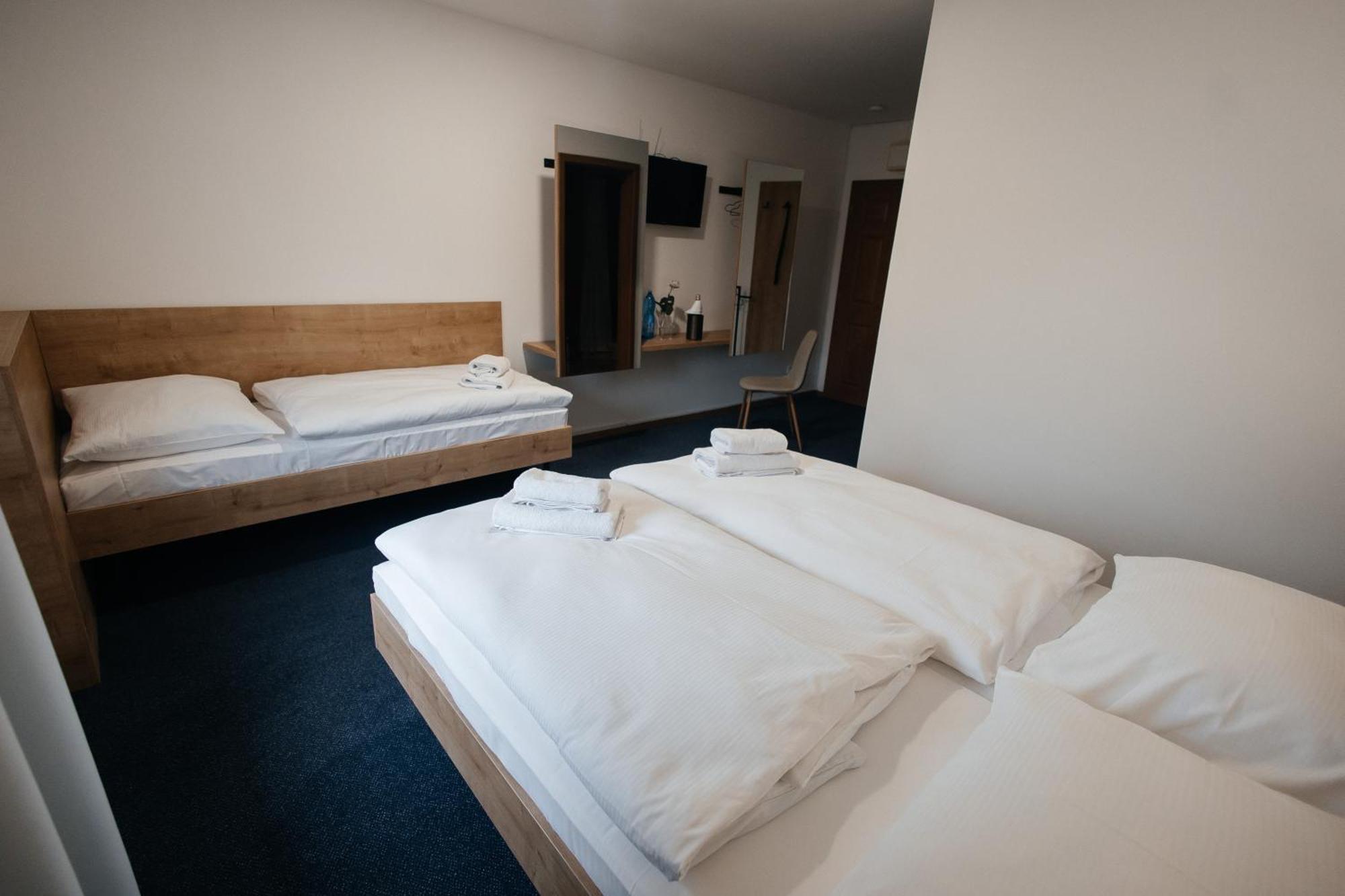Golden Golem Hotel & Spa Прага Экстерьер фото