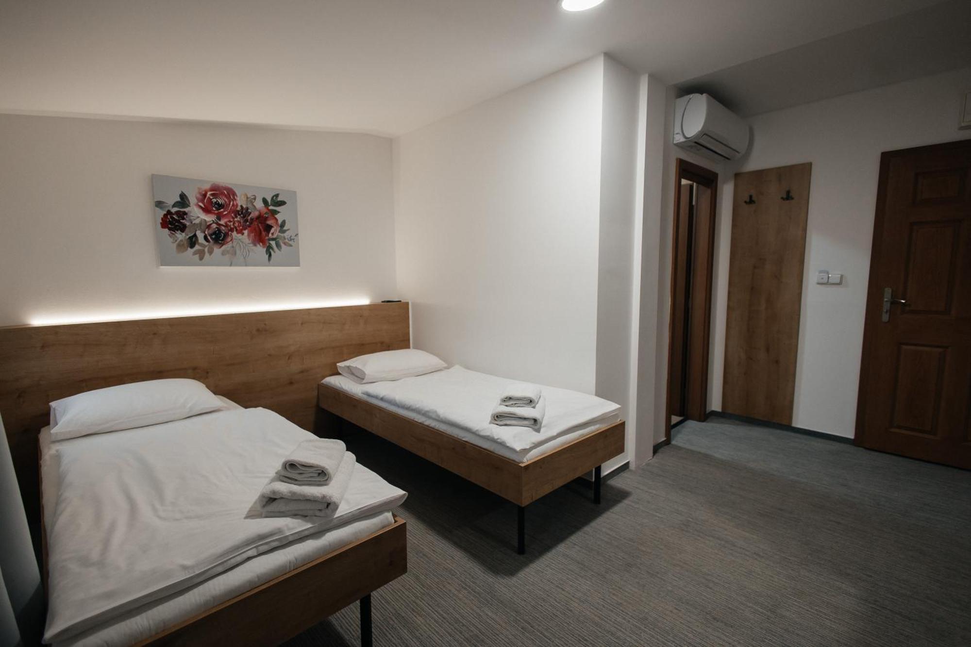 Golden Golem Hotel & Spa Прага Экстерьер фото
