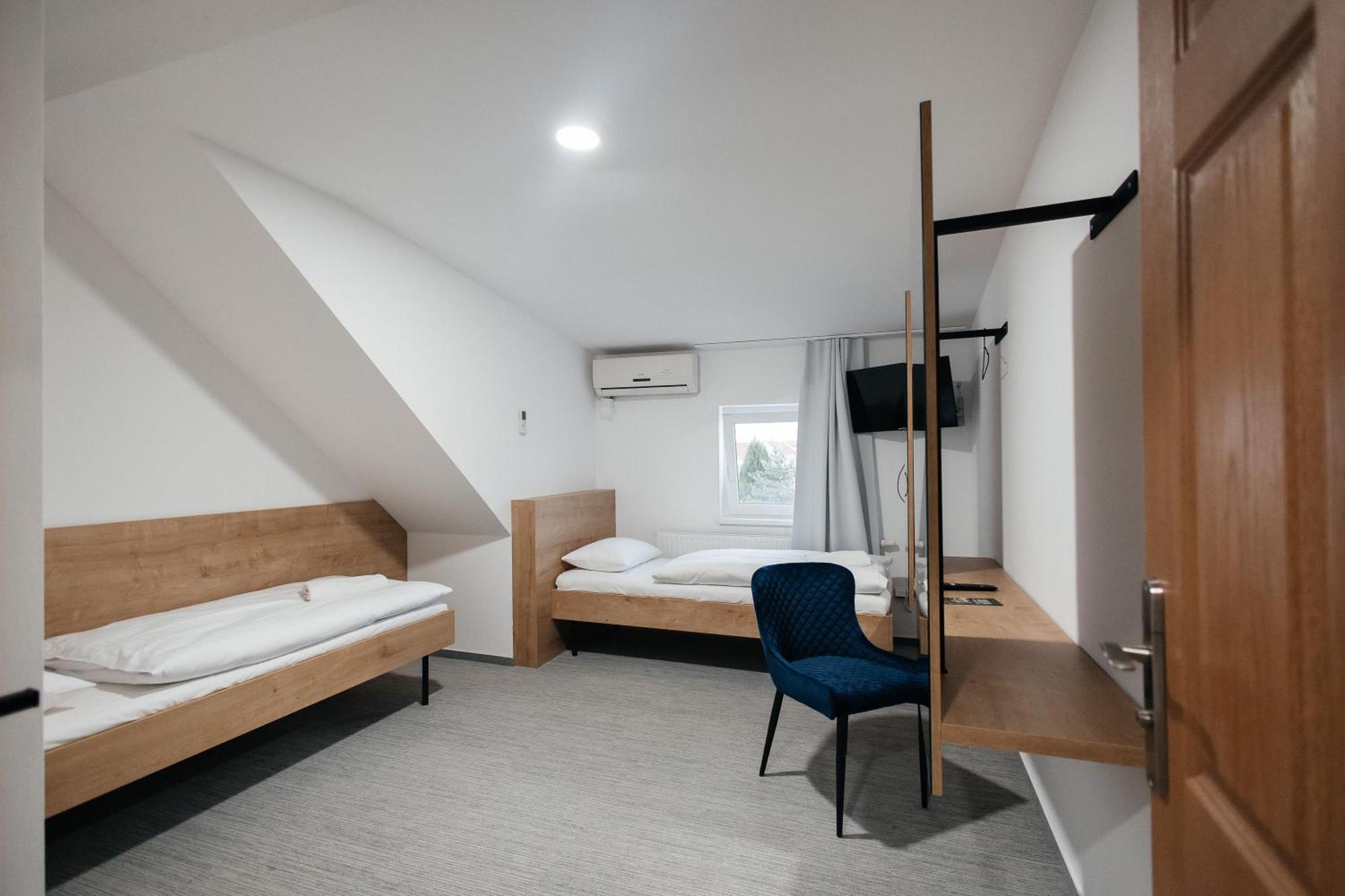 Golden Golem Hotel & Spa Прага Экстерьер фото