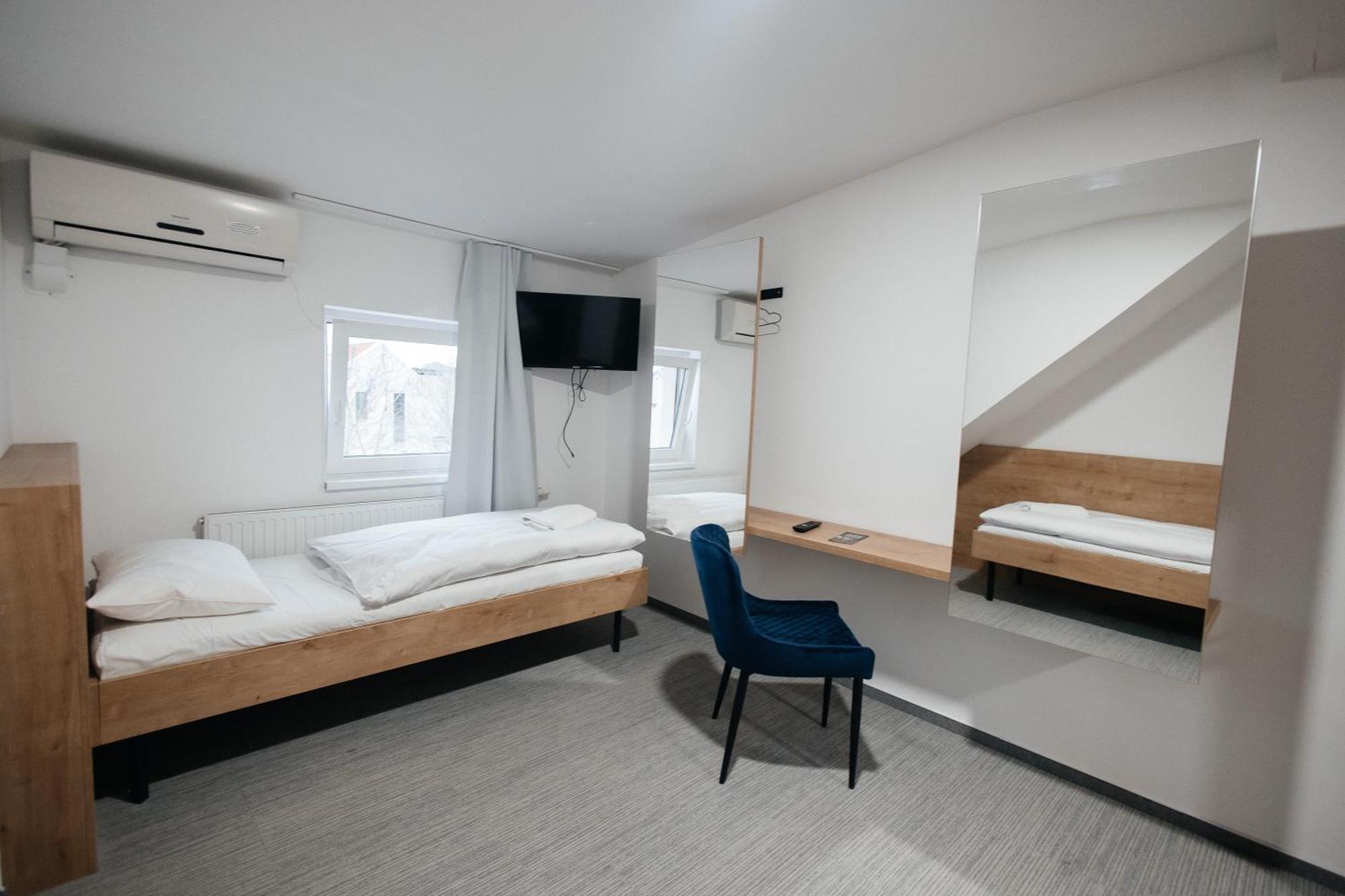 Golden Golem Hotel & Spa Прага Экстерьер фото