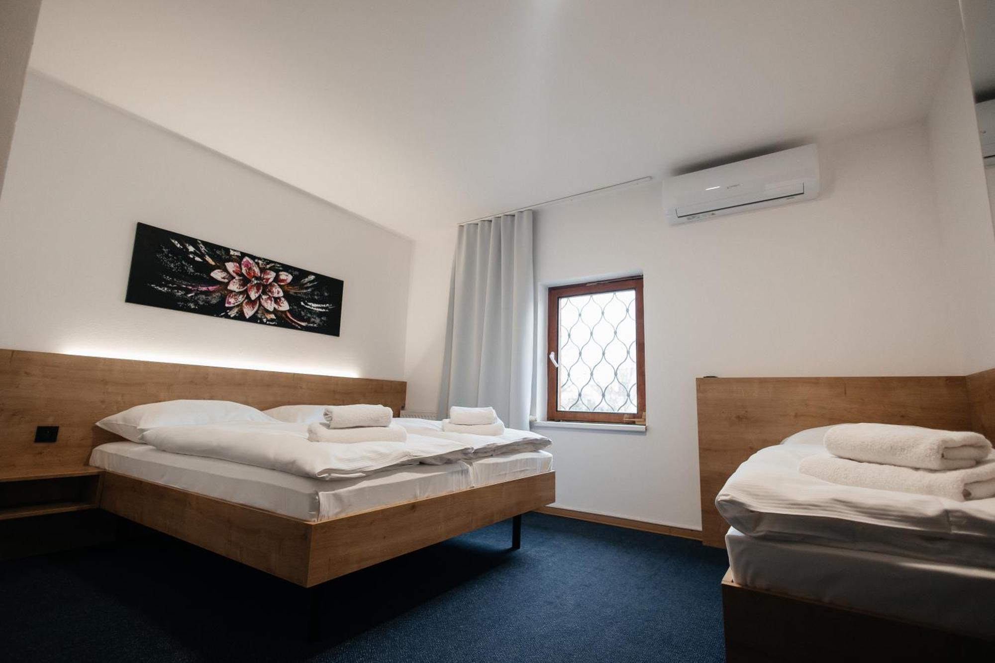 Golden Golem Hotel & Spa Прага Экстерьер фото