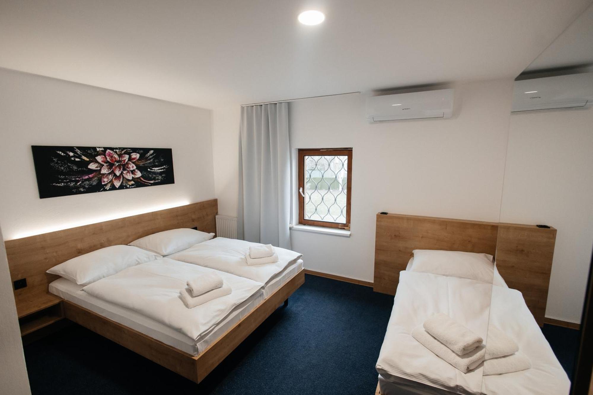 Golden Golem Hotel & Spa Прага Экстерьер фото
