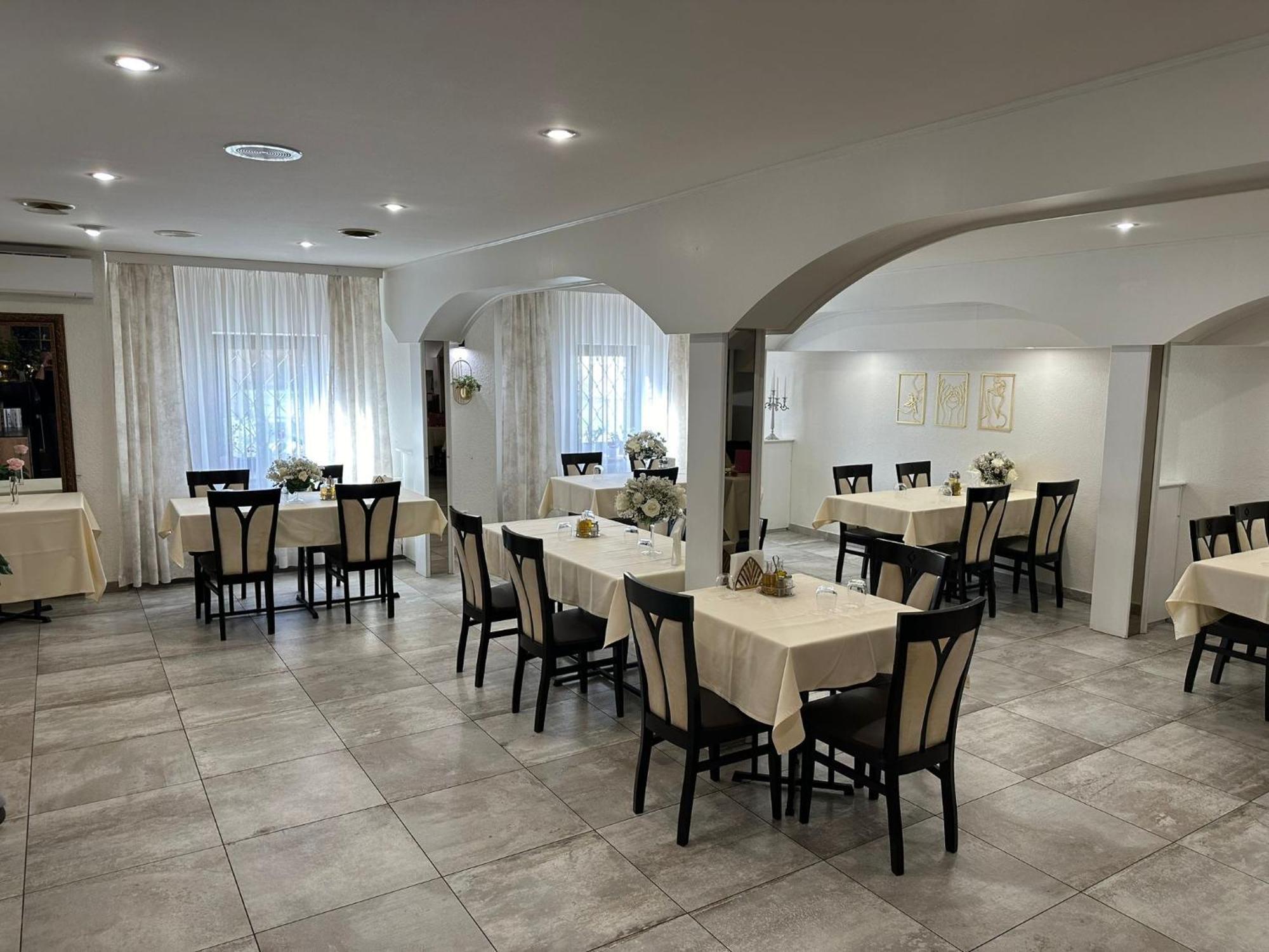 Golden Golem Hotel & Spa Прага Экстерьер фото