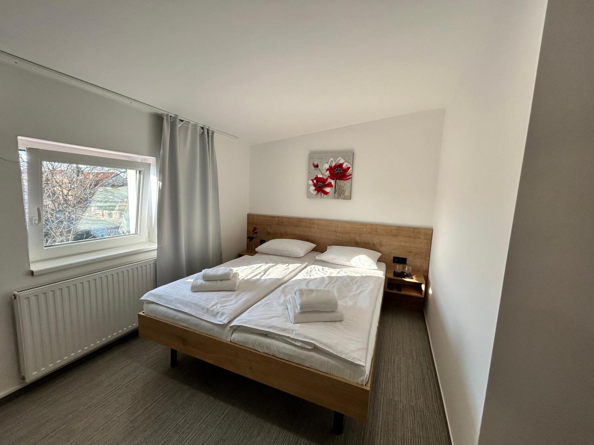 Golden Golem Hotel & Spa Прага Экстерьер фото