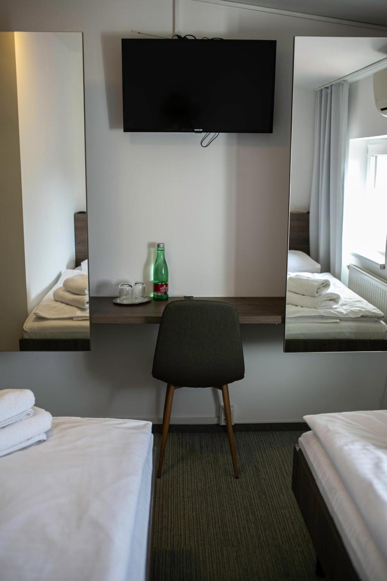 Golden Golem Hotel & Spa Прага Экстерьер фото